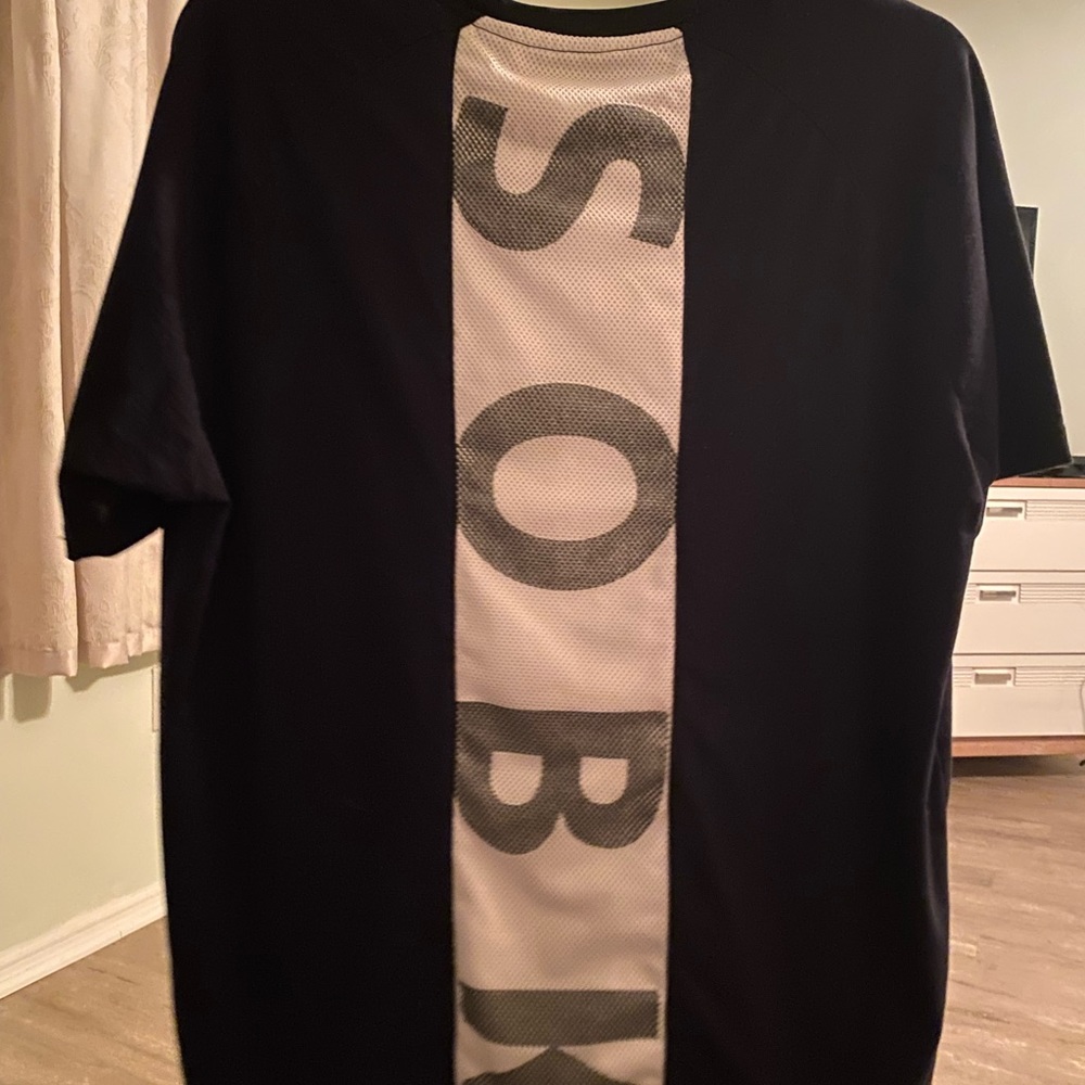 X-large but fits like medium. Great shirt only worn a few times. Nice quality